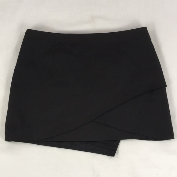 BCBG Generation Black Mini Skirt Embellished Sz 8 - Picture 7 of 8